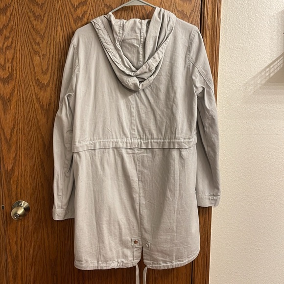 Light, waist adjustable jacket - Picture 2 of 2